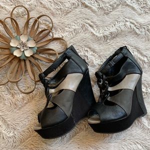 Fushion Wedges Size 6.5 Zipper back wedges NWOT